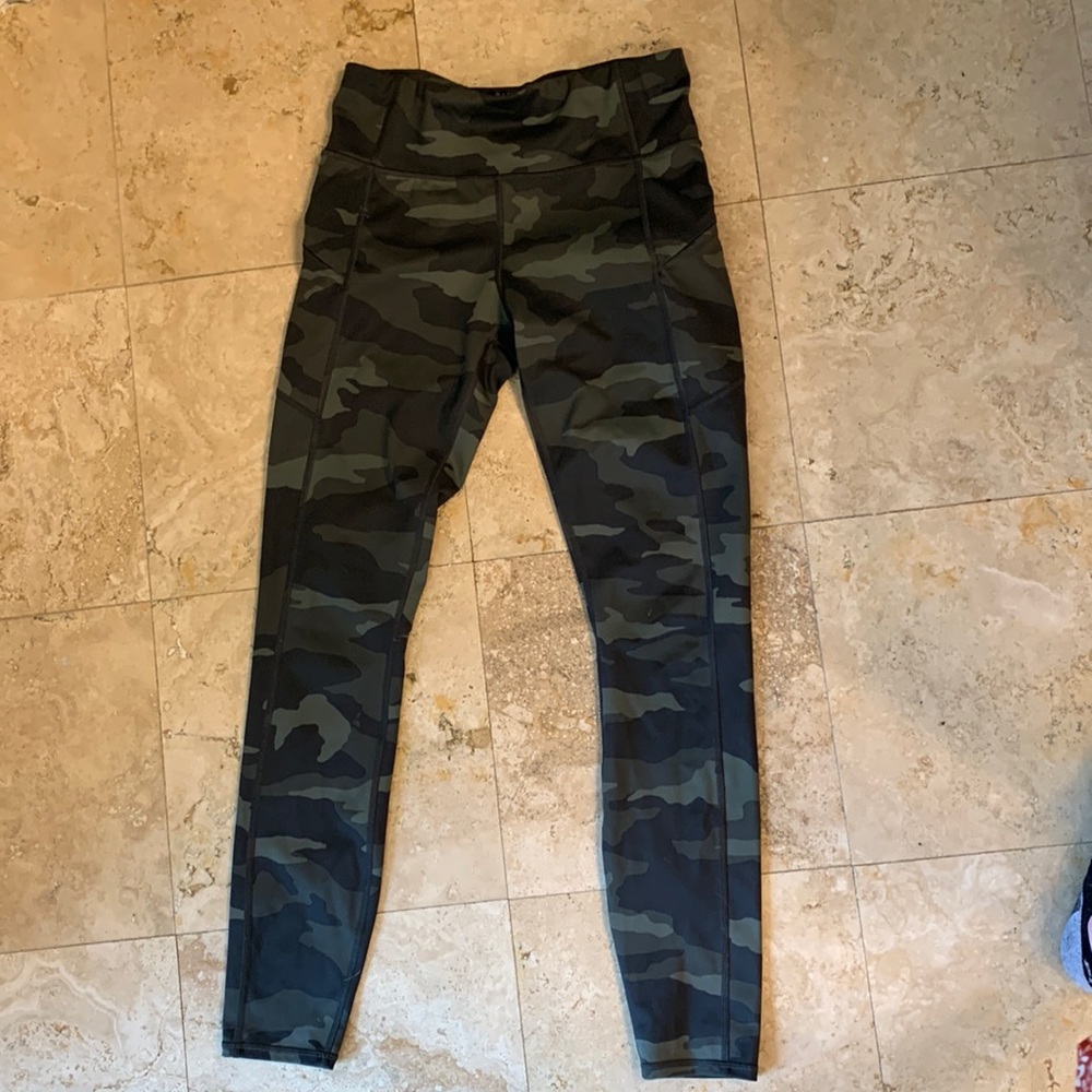 Athleta Contender 7/8 right- color Camo- size Small Tall
